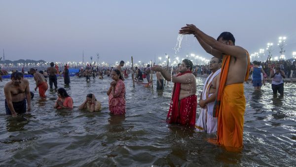 महाकुंभ तीसरा अमृत स्नान: सख्त सुरक्षा, CM ने की समीक्षा, दफ्तरों में छुट्टी? अबतक 35Cr भक्तों की लगी डुबकी!
