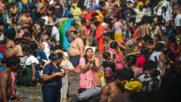 महाकुंभ में किसने स्नान करती महिलाओं के बनाए Video? जानें क्या होता है Dark web