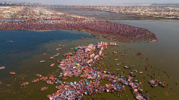 MahaKumbh 2025: 35वें दिन 1.18 लोगों ने लगाई आस्था की पावन डुबकी, सुरक्षा इंतजाम के साथ यूपी पुलिस मुस्तैद