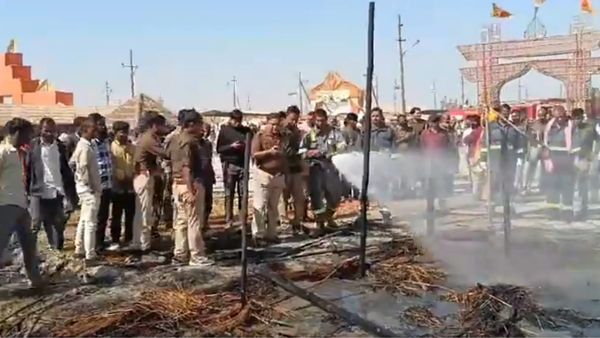 Prayagraj MahaKumbh 2025: महाकुंभ मेला क्षेत्र में फिर लगी आग, फायर ब्रिगेड ने आग पर पाया काबू
