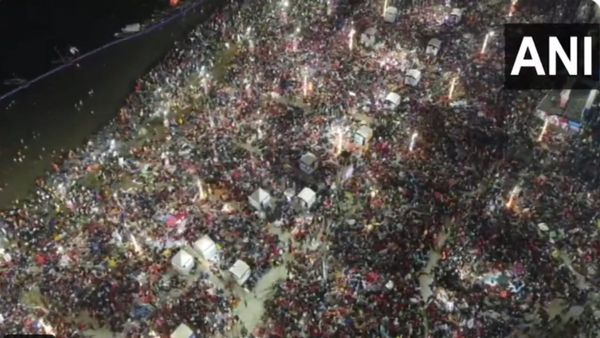 Maha Kumbh 2025: महकुंभ में 1.42 करोड़ ने संगम में लगाई डुबकी, कई किमी तक घंटों लगा रहा ट्रैफिक जाम