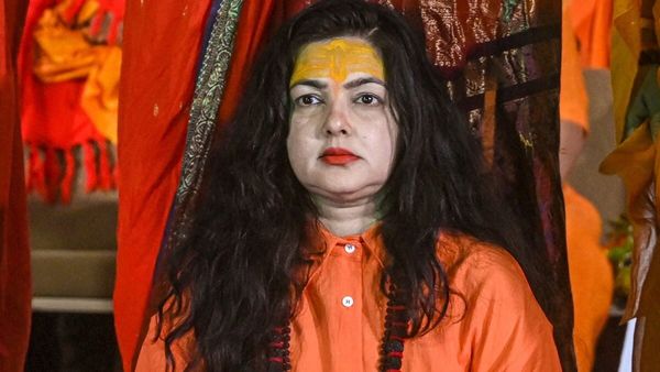 'तेरी औकात क्या है', ममता कुलकर्णी ने किसे कही ऐसी बात, सरेआम झगड़ा, हाथापाई और फिर जो हुआ