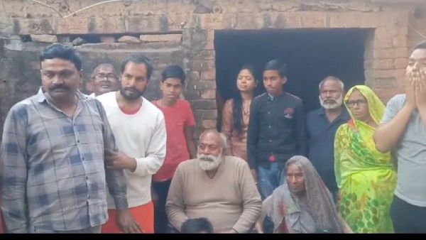 UP News: दरवाजा खोलते ही 32 साल बाद बूढ़ी मां के उड़े होश, नहीं रहा खुशी का ठिकाना, हुआ कुछ ऐसा 