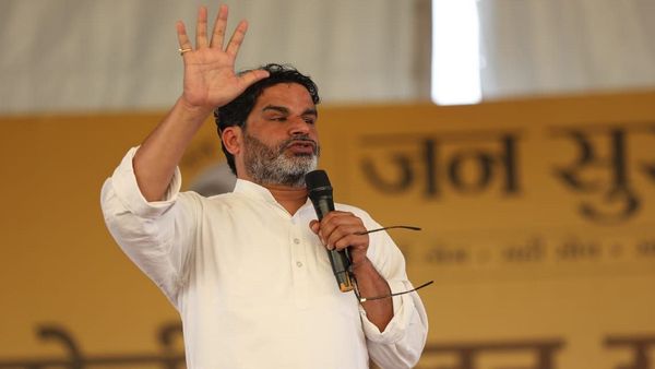 Bihar Politics: ‘माई-बहिन मान योजना एक छलावा’, PK ने तेजस्वी पर कसा तंज़, समझाया बजट का गणित