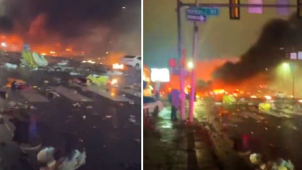 Plane Crash: फिलाडेल्फिया में शॉपिंग मॉल के पास प्लेन क्रैश, कई लोगों के हताहत होने की आशंका