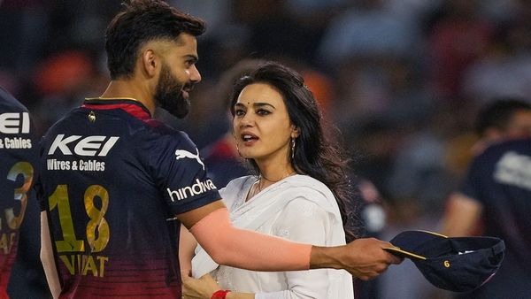 'तुम अपनी शक्ल दिखाने के लायक नहीं हो', आखिर क्यों प्रीति जिंटा पर भड़के विराट कोहली के फैंस