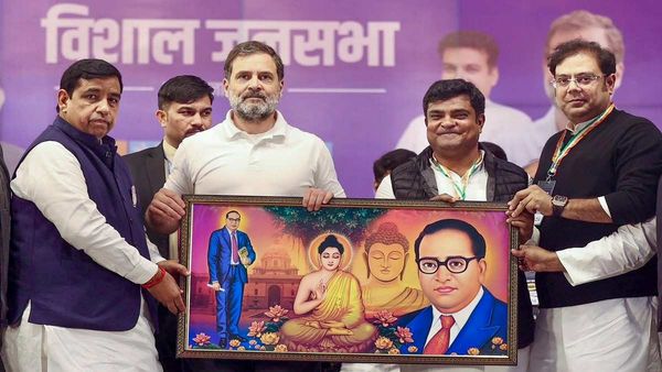 Bihar Politics: राहुल और कुशवाहा एक ही फ्लाइट से पहुंचे पटना, क्या बदलेगा बिहार का सियासी समीकरण!