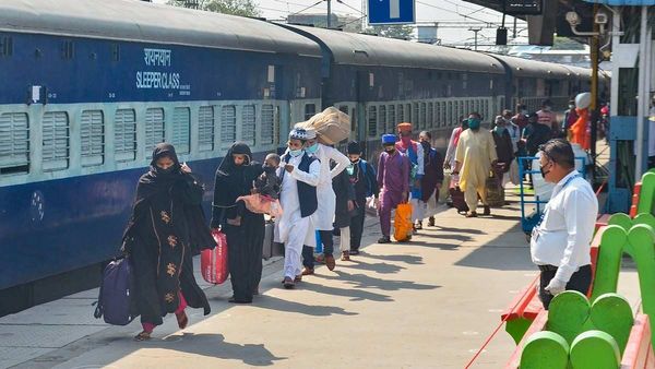 Bihar Amrit Stations: बिहार में बनेंगे 98 अमृत स्टेशन, करोड़ों की लागत से इन क्षेत्रों की बदलेगी सूरत, जानिए