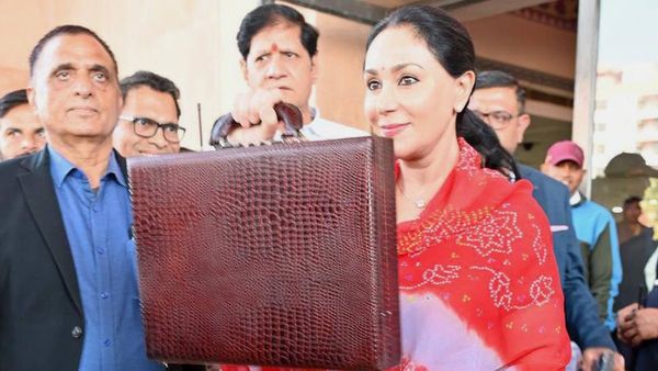 Rajasthan Budget 2025 LIVE: दीया कुमारी ने दिया 150 यूनिट फ्री बिजली का तोहफा, सामुदायिक सोलर प्‍लांट लगेंगे