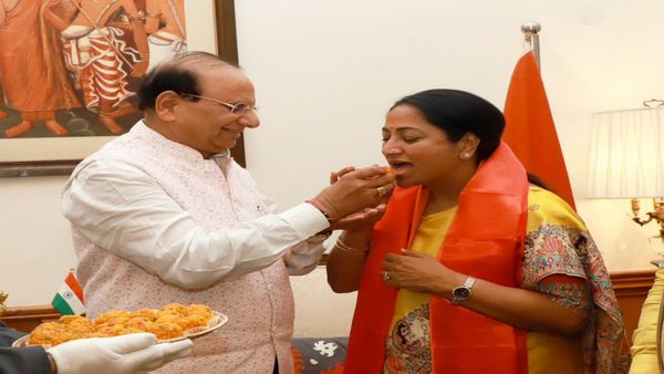 Rekha Gupta son: सीएम बनने पर कैसा रहा रेखा गुप्ता के बेटे का रिएक्शन? बेटे निकुंज ने कही बड़ी बात!