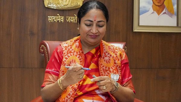 दिल्‍ली CM रेखा गुप्‍ता के ये 5 खास IAS अफसर कौन हैं? BJP सरकार में किसको क्‍या काम सौंपा? 