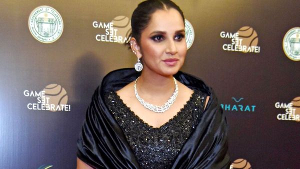Sania Mirza गईं भारत-पाक मैच देखने स्टेडियम? सोशल मीडिया पर आकर पूछा चौंकाने वाला सवाल
