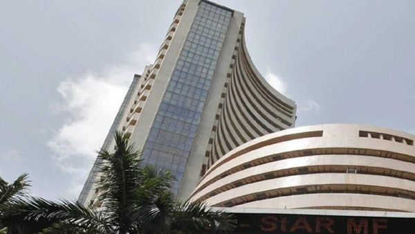 Share Market: ब्लू स्टार के शेयर में 13% की वृद्धि, NIFTY 26 अंक नीचे, Budget के बाद जानिए शेयर मार्केट का हाल