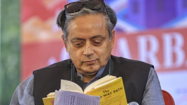 Shashi Tharoor: थरूर ने कांग्रेस छोड़ी तो इस पार्टी में हो सकते हैं शामिल, मिल गया स्वागत का ऑफर!