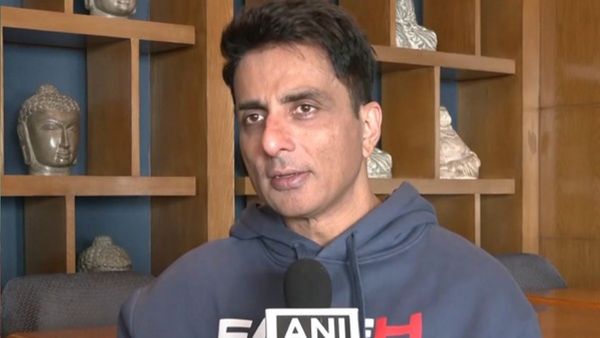 सोनू सूद की बढ़ी मुश्किल, कोर्ट ने एक्‍टर के खिलाफ जारी किया गैर-जमानती वारंट? जानें क्‍या है आरोप