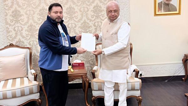 Bihar Politics: बिहार में फिर होगा खेला, राज्यपाल से Tejashwi की मुलाक़ात पर तेज़ हुई संभावनाओं की सियासत