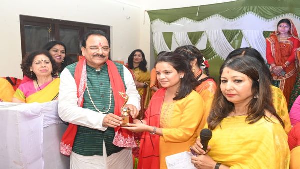 Women's day 2025: विलुप्त हो रही ऐपण कला को विदेशों में पहचान देने वाली नैनीताल की बेटी कौन है ?