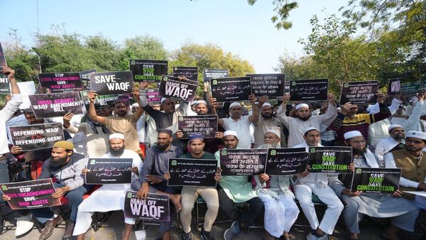 Delhi News: वक्फ (संशोधन) विधेयक 2024 पर सियासी घमासान जारी, BJP ने कहा लोगों में भ्रम फैलाया जा रहा है