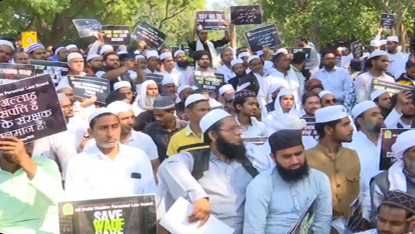 Waqf Amendment Bill: वक्फ संशोधन विधेयक के खिलाफ AIMPLB का देशव्यापी आंदोलन, विपक्ष से मांगा समर्थन