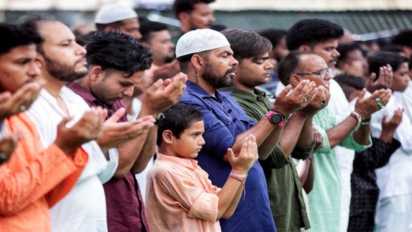 Alvida Jumma Mubarak 2025: आखिरी जुमा पर अपने प्रियजनों को भेजें ये खास संदेश