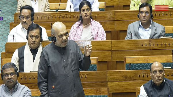 मोदी सरकार लेकर आई नया बिल, अब अवैध घुसपैठियों की खैर नहीं? 7 साल की कैद-10 लाख जुर्माना