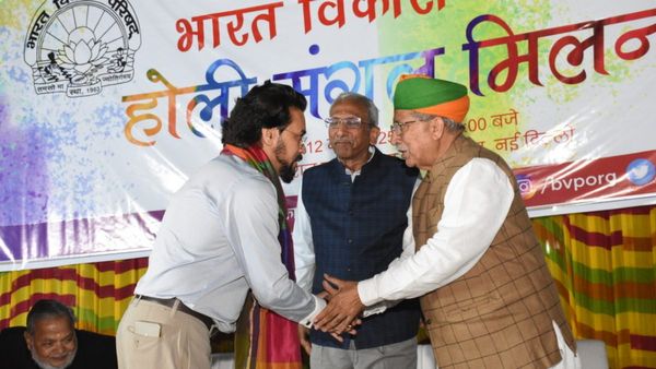 भारत विकास परिषद के होली मिलन में उड़ा गुलाल, अर्जुनराम मेघवाल, अनुराग ठाकुर समेत ये दिग्गज हुए शामिल