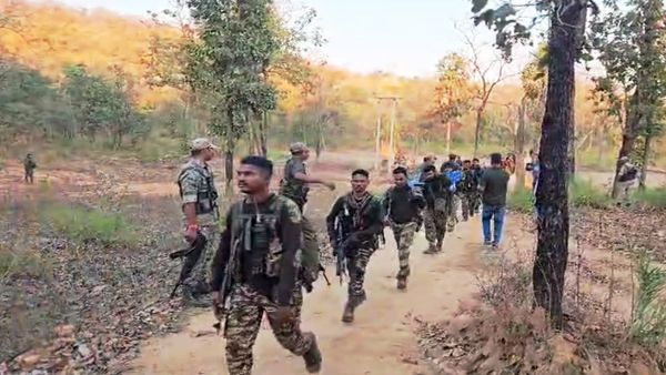 Chhattisgarh Naxal Encounter: दंतेवाड़ा में सुरक्षा बलों की बड़ी कार्रवाई, 25 लाख का ईनामी माओवादी ढ़ेर