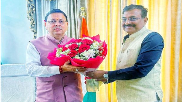 जानिए कौन हैं IAS अधिकारी आनंद बर्द्धन, जो बनेंगे उत्तराखंड के नए और 18 वें मुख्य सचिव