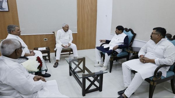 Bihar Politics: PM Modi ने नेहरू की बराबरी कर ली है, अब रिकॉर्ड तोड़ेंगे, केंद्रीय मंत्री Athawale ने कहा ऐसा?