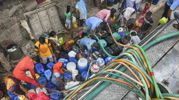 Delhi Today: दिल्ली के कई इलाकों में नहीं आएगा पानी, यमुना में जल्द दौड़ेगी क्रूज, पढ़ें क्या खास है आज
