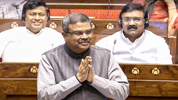 Dharmendra Pradhan: धर्मेंद्र प्रधान ने तमिलनाडु सरकार को लिया आड़े हाथ, सहमति पत्र किया साझा