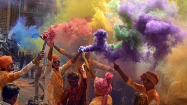 Holi 2025: हैदराबाद पुलिस ने होली पर जबरन रंग लगाने, बाइक रैली पर लगाया प्रतिबंध, एडवाइजरी पर मच गया बवाल