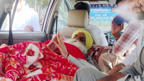 Shambhu-Khanauri Border: किसान नेता डल्लेवाल-पंढेर समेत 200 अन्य हिरासत में, पंजाब सीमा पर इंटरनेट सेवा बंद