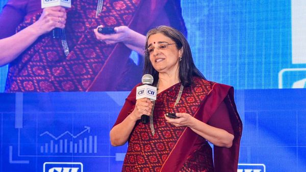 Madhabi Buch: पूर्व सेबी प्रमुख माधबी बुच के खिलाफ FIR दर्ज करने का आदेश, शेयर धोखाधड़ी से जुड़ा है मामला