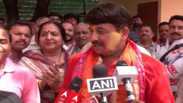 Manoj Tiwari: मनोज तिवारी ने खास अंदाज में दी होली की बधाई, जानें क्या कहा ?
