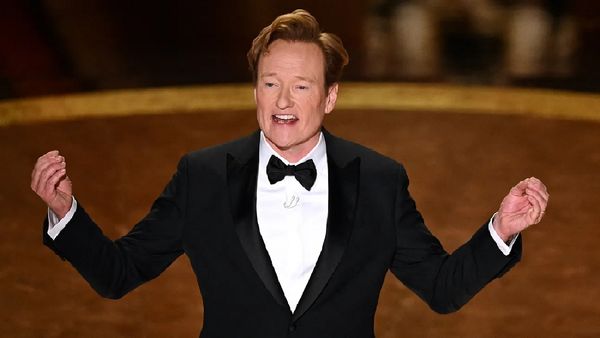 Oscar 2025: 'नमस्ते इंडिया! ऑस्कर के साथ नाश्ता कीजिए', होस्ट ने मंच पर भारत के लिए बोली ऐसी बात