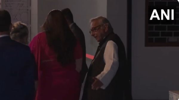 पाकिस्तान हाई कमीशन के इफ्तार में शामिल हुए कांग्रेस के ये बड़े नेता, सोशल मीडिया पर राहुल गांधी हुए ट्रोल