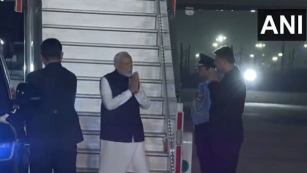 PM मोदी दो दिन की विदेश यात्रा से लौटे, भारत-मॉरीशस के बीच अहम समझौते, पढ़ें कैसा रहा दौरा?