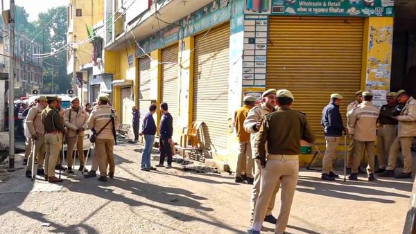 Sambhal Neja Mela: क्या है संभल का नेजा मेला? जिस पर पुलिस ने लगाई रोक, गजनवी के सेनापति से जुड़ा है इतिहास