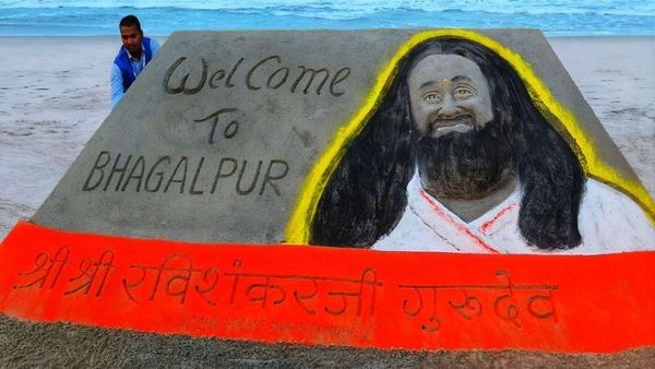 ‘वाह, मधुरेंद्र, आप एक अद्भुत कलाकार हैं,रेत के जादूगर हैं’, Sand Artist की आध्यात्मिक गुरु ने जमकर की तारीफ़