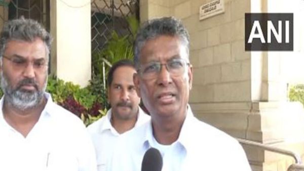 कर्नाटक के मंत्री सतीश जारकीहोली को रिझाने की फिराक में थी महिला, ऐन वक्त पर नाकाम हुई 'हनी ट्रैप' की कोशिश