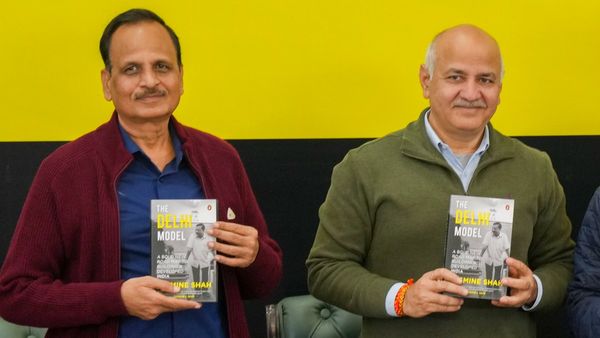 मनीष सिसोदिया-सत्येंद्र जैन की बढ़ी मुश्किलें! गृह मंत्रालय से बड़ा झटका, भ्रष्टाचार कानून के तहत जांच की मंजूरी