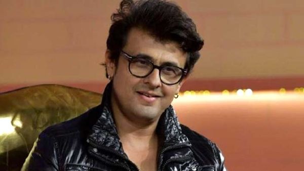 'ऐसा मत करिए' Sonu Nigam पर कॉन्सर्ट के दौरान हुई पत्थरबाजी, टीम के सदस्य हुए घायल