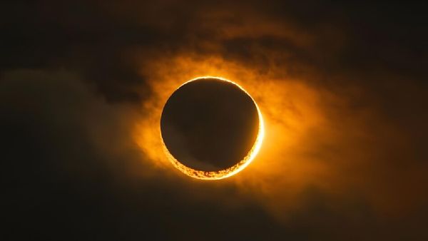 Surya Grahan 2025: इस साल का पहला सूर्य ग्रहण कब? कहां और क्या भारत में दिखेगा? जानें कुल कितने होंगे Eclipse?
