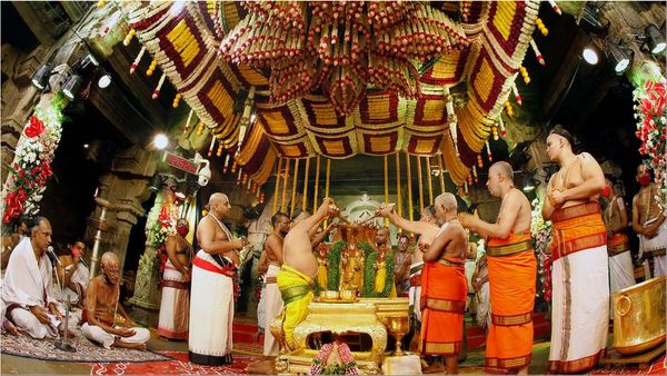 'तिरुपति मंदिर में सिर्फ हिंदुओं को ही नौकरी मिले', CM नायडू का बयान, अब अन्य कर्मचारियों का क्या होगा?
