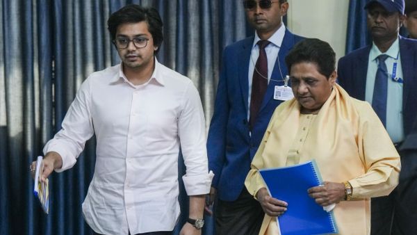 UP News: क्या दूसरी पार्टी में शामिल होंगे आकाश आनंद? मायावती के भतीजे को कांग्रेस से खुला निमंत्रण