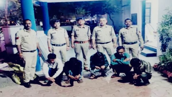 MP News: देवास पुलिस ने सट्टेबाजी के खिलाफ की बड़ी कार्रवाई, पांच आरोपी गिरफ्तार