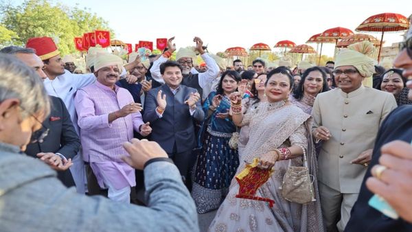 MP News: शिवराज सिंह चौहान और ज्योतिरादित्य सिंधिया डांस करते आए नजर, कार्तिक की शादी में पहुंचे थे जोधपुर