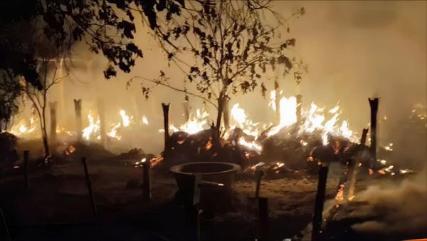 Bihar News: सुबह 3 बजे का वक्त, फूस की झोपड़ी और आग का तांडव, बड़ी मशक्कत से ग्रामीणों ने पाया काबू