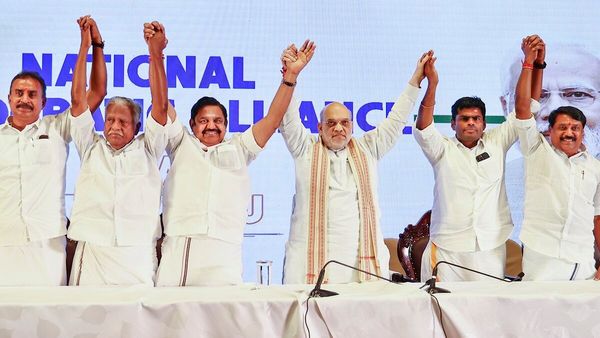 DMK को धूल चटाने के लिए अमित शाह ने मानी AIADMK की ये 2 शर्तें! पढ़ें BJP के साथ गठबंधन की INSIDE स्टोरी